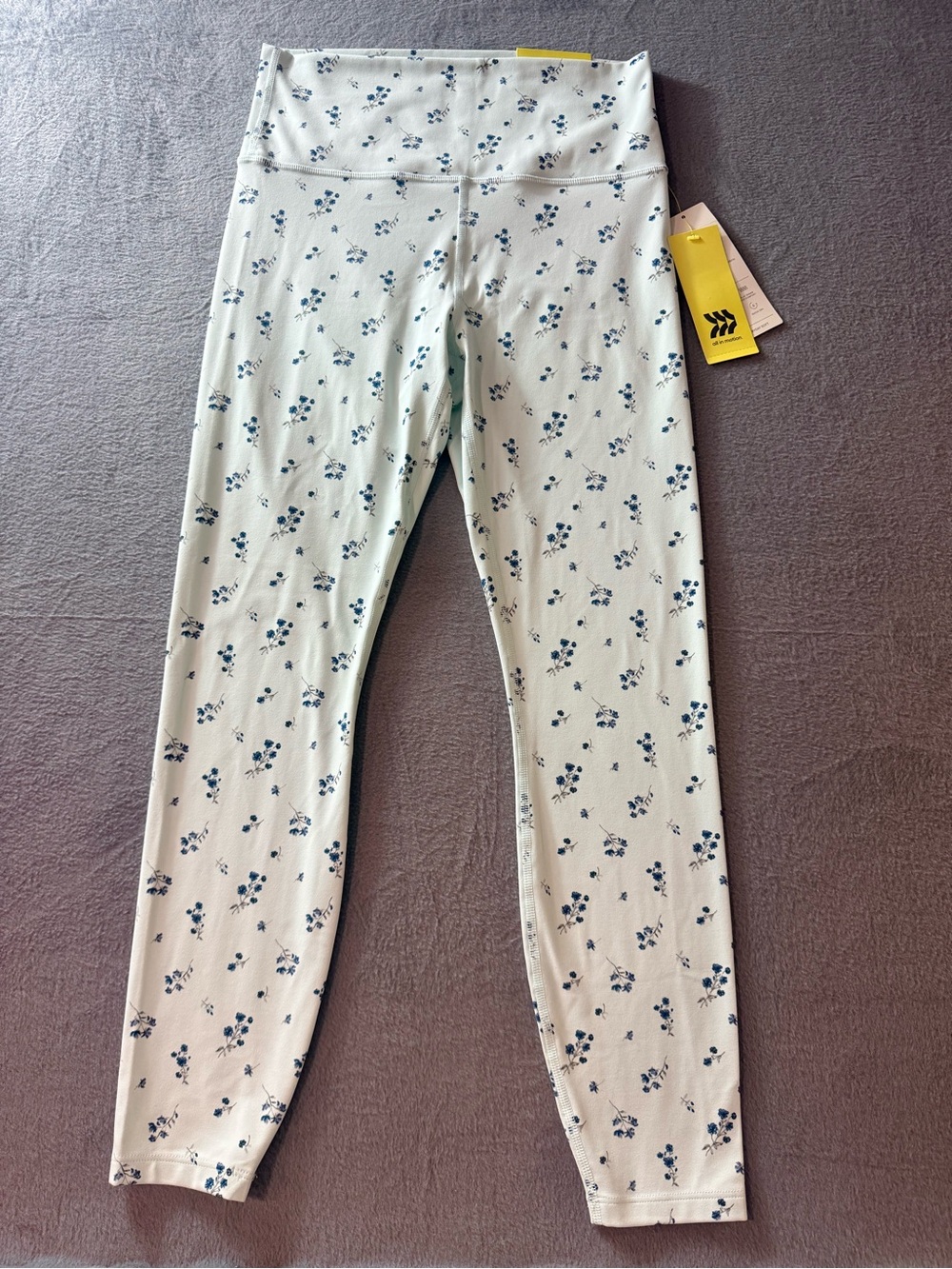 all in motion - Light Mint Floral Ultra High-Rise Everyday Soft Leggings